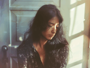 Gaslighting w związku - jak się objawia?